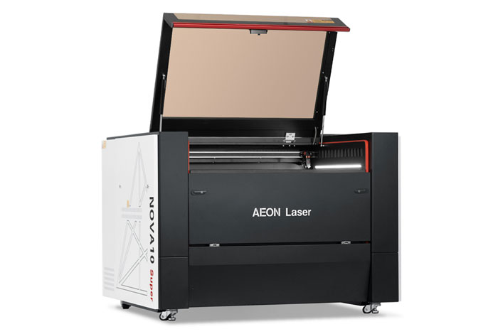 Aeon Nova10 S 女明星跪成一排伺候主人  Professional CO2 Laser Cutter and Engraver three-quarter view with lid open
